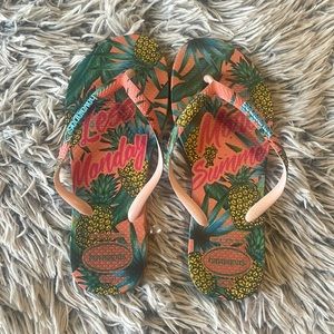 Gently worn “Less Monday More Summer” size 6 Havaianas